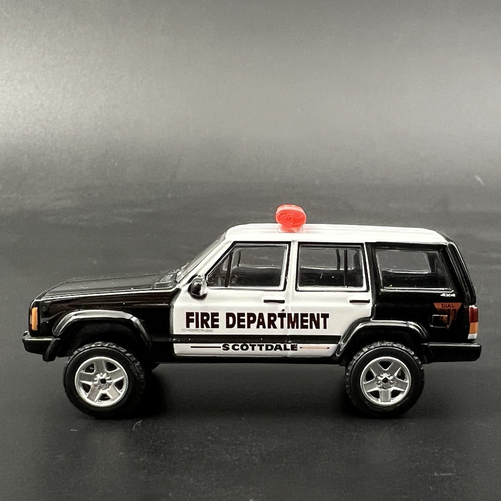 2 Pack 1/64 Red Chrome Cannonball Run Ambulance Aerodynic Lightbar Police Fire3
