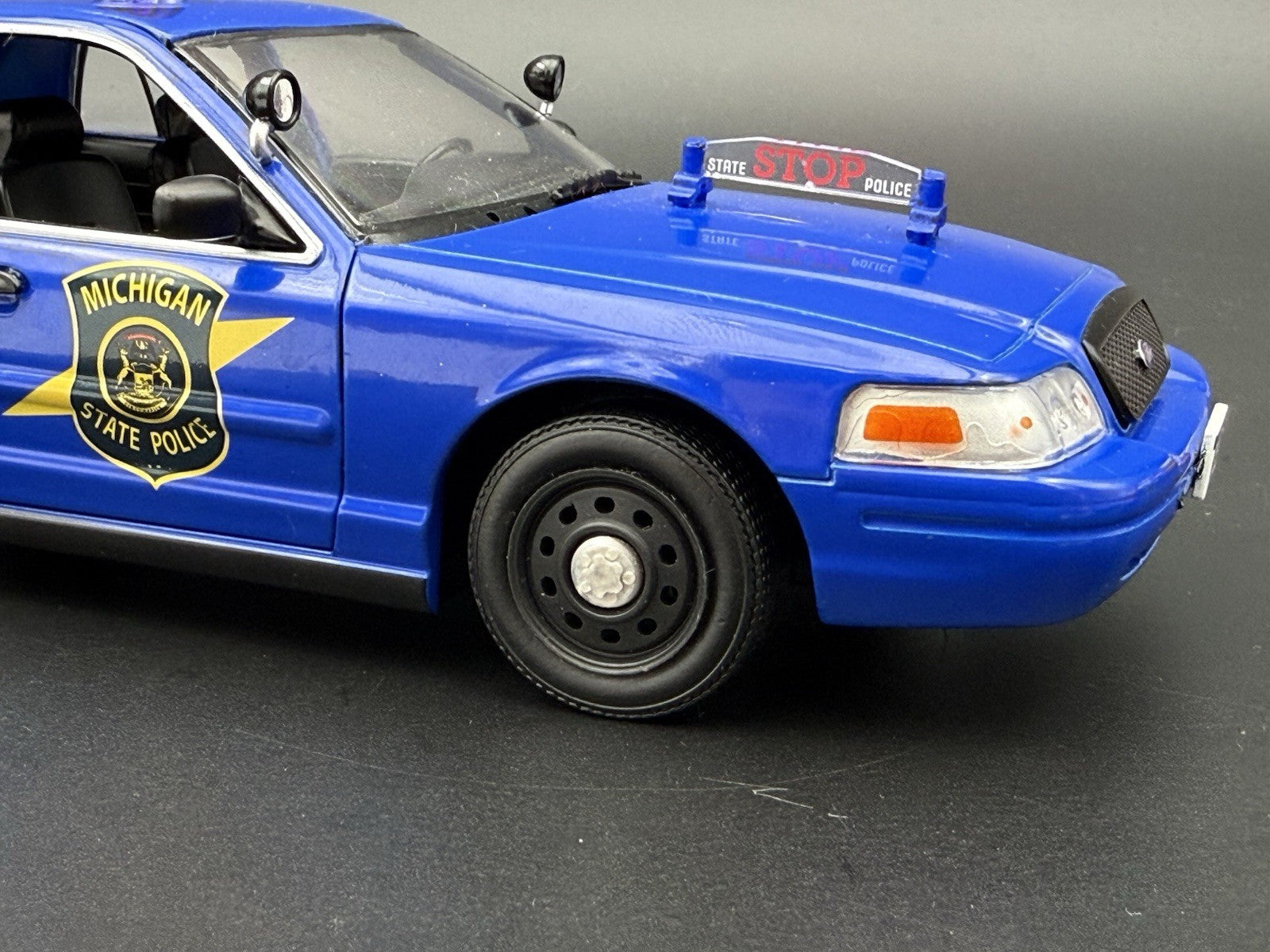 1/24 25 Scale 2006 Steel Wheel Motormax Greenlight Crown Victoria Police 24762