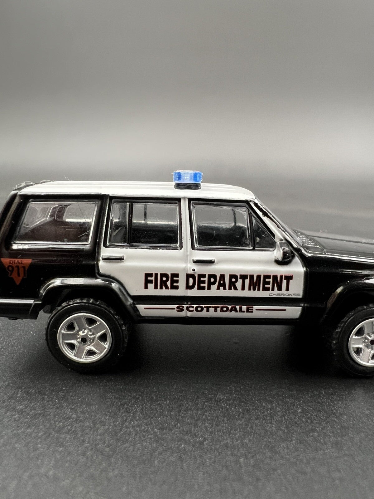 2 Pack 1/64 Whelen Edge Lightbar Blue Red Police Sheriff Highway Patrol SUV Car4