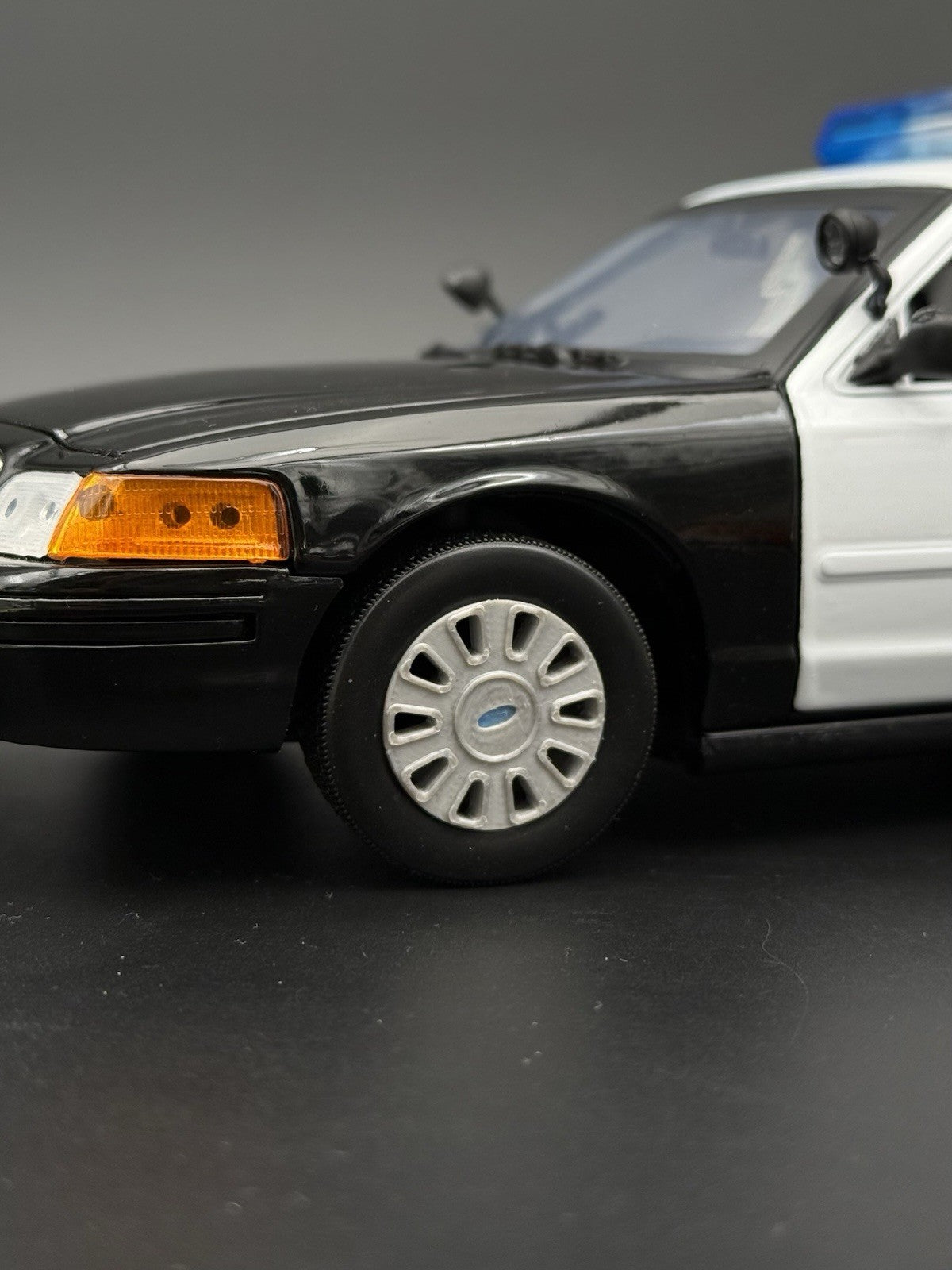 1/18 Scale Model Wheel For Motormax Crown Victoria 2006 Police Hubcap 18602