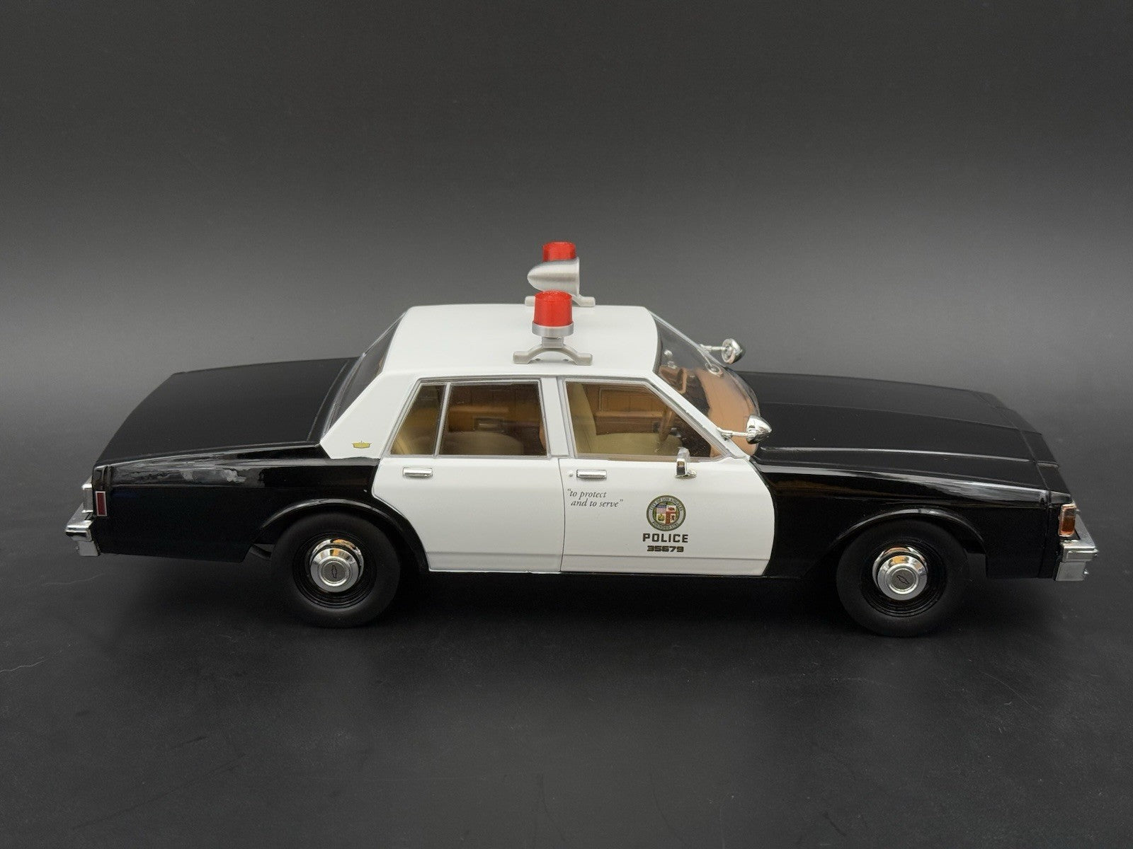 1/18 LED Ready Federal Red Twin Beacon Ray Speaker Police Lightbar Visibar5