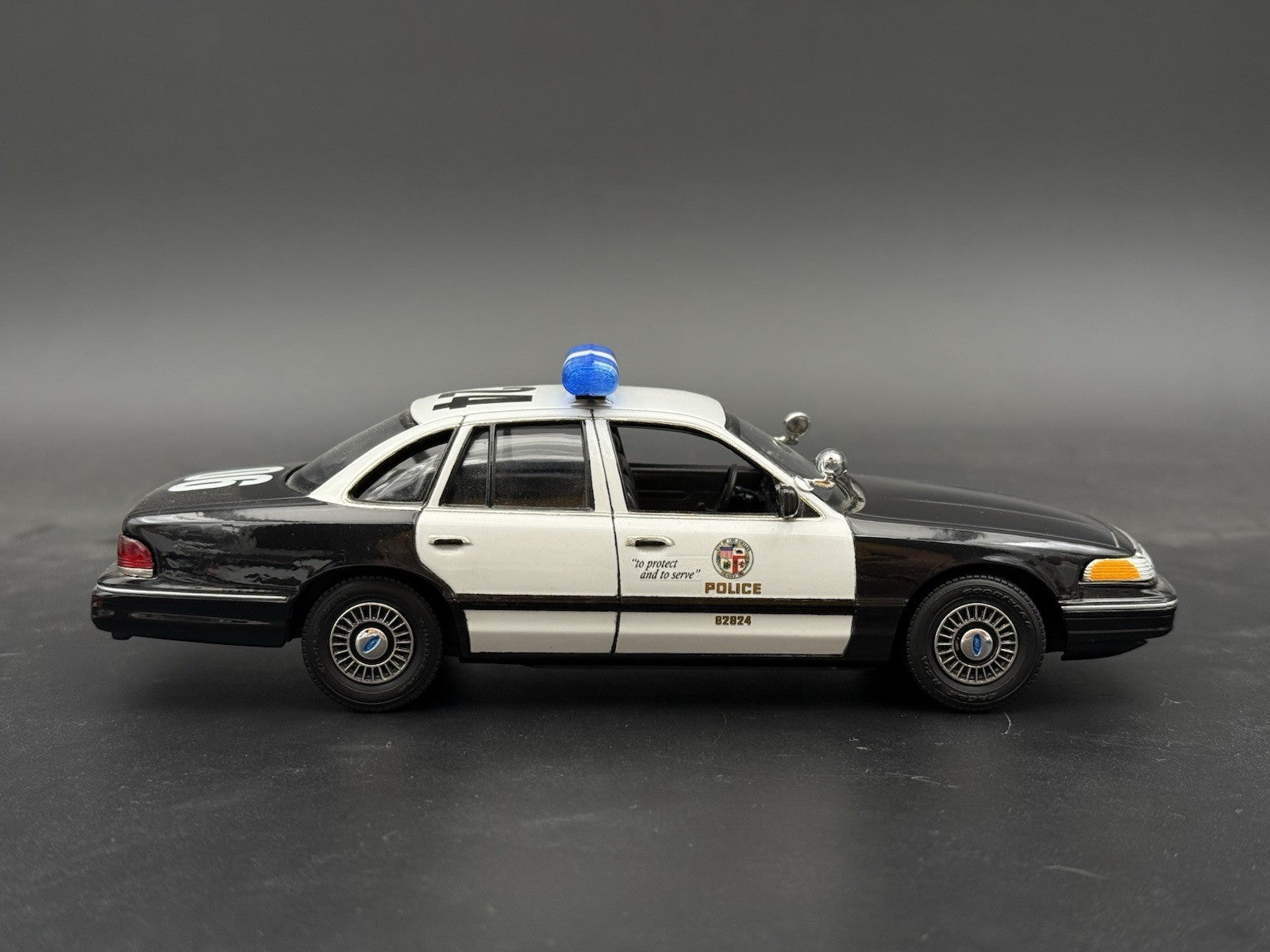 1/24 1/25 Blue Clear Chrome Federal Signal Aerodynic Lightbar Police Hawaii 241611
