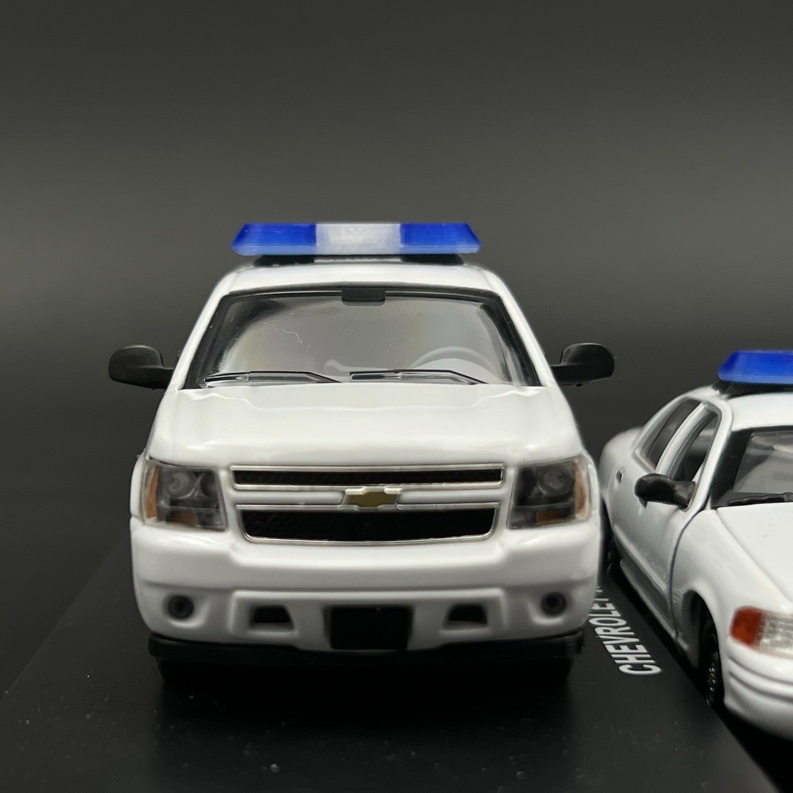 2 Pack 1/43 Blue SUV + Sedan Vista Lightbar Police Sheriff Fire European4