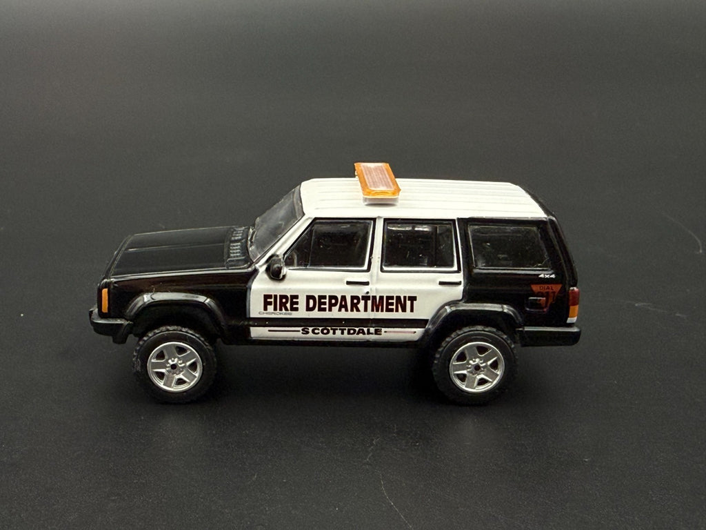 2-Pack 1/64 Scale Model Silver Top Amber LED Style Whelen Lightbar 6402AS5