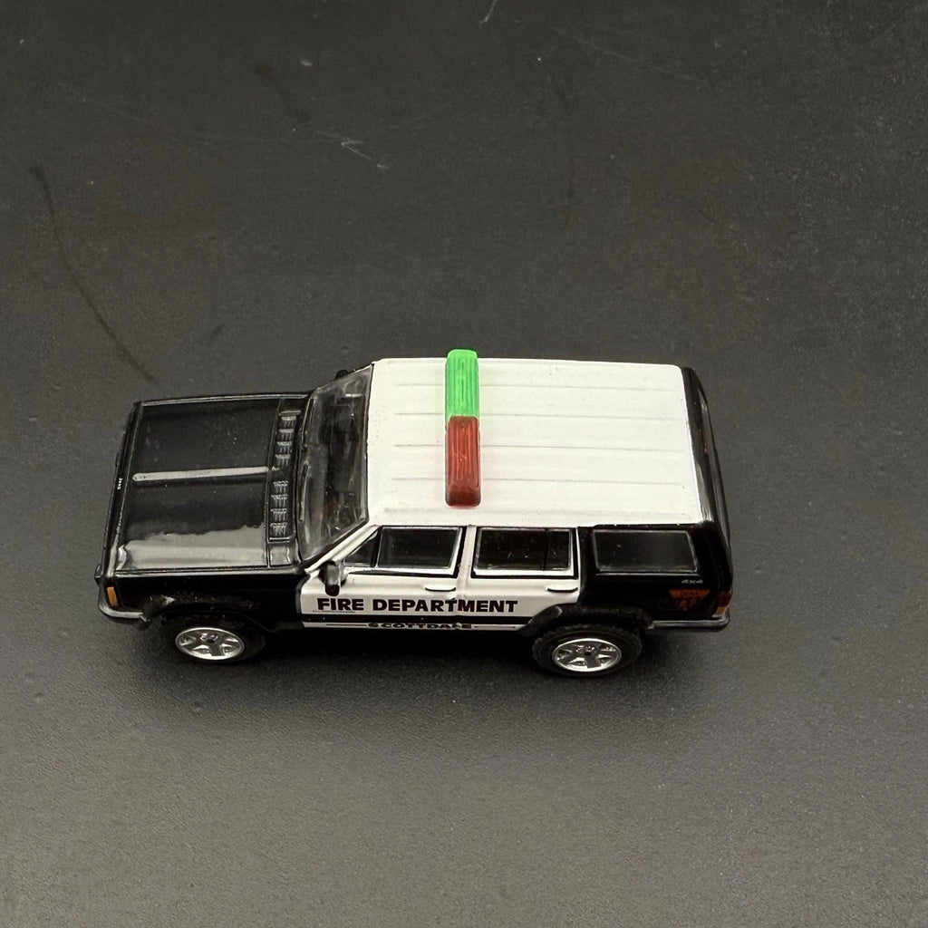 2 Pack 1/64 Green Red Lightbar Chicago Fire Ambulance SUV Truck Hansch DBS20008