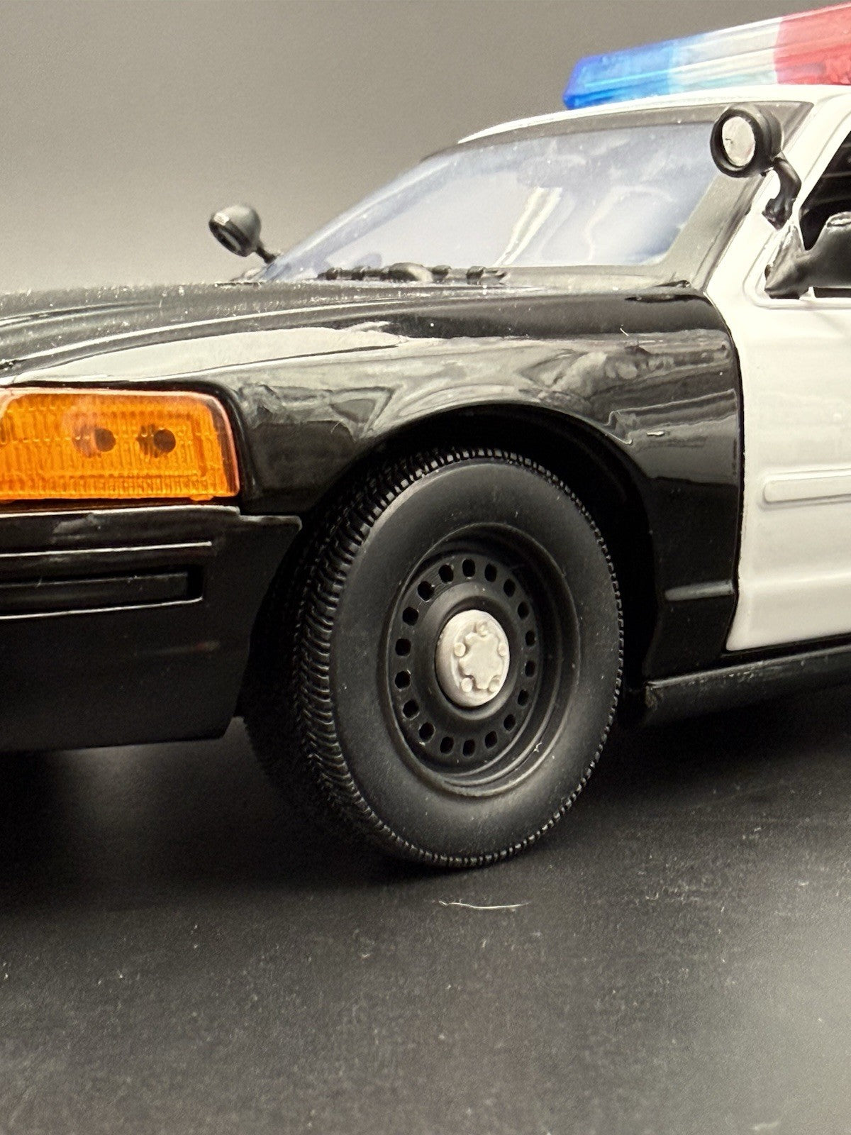 4 Pack 1/18 Scale Model 2000 Steel Wheel For Motormax Crown Victoria Police 18660