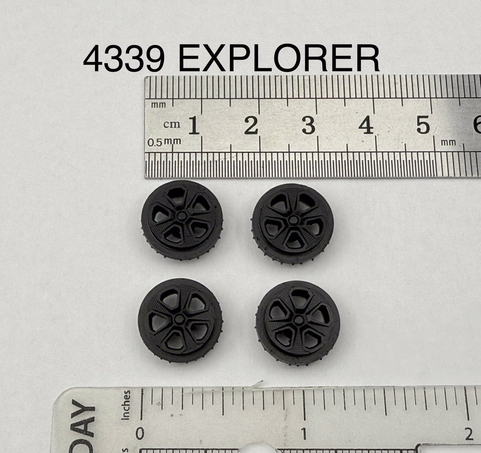 4Pack 1/43 O Scale Model Wheel Motormax Greenlight Ford Explorer Police SUV 43393