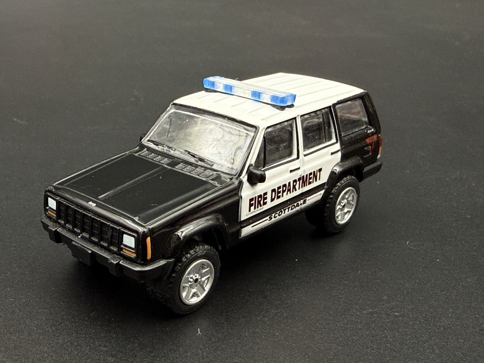 2 Pack 1/64 Whelen Edge Lightbar Blue Maui Hawaii Honolulu Police 64093