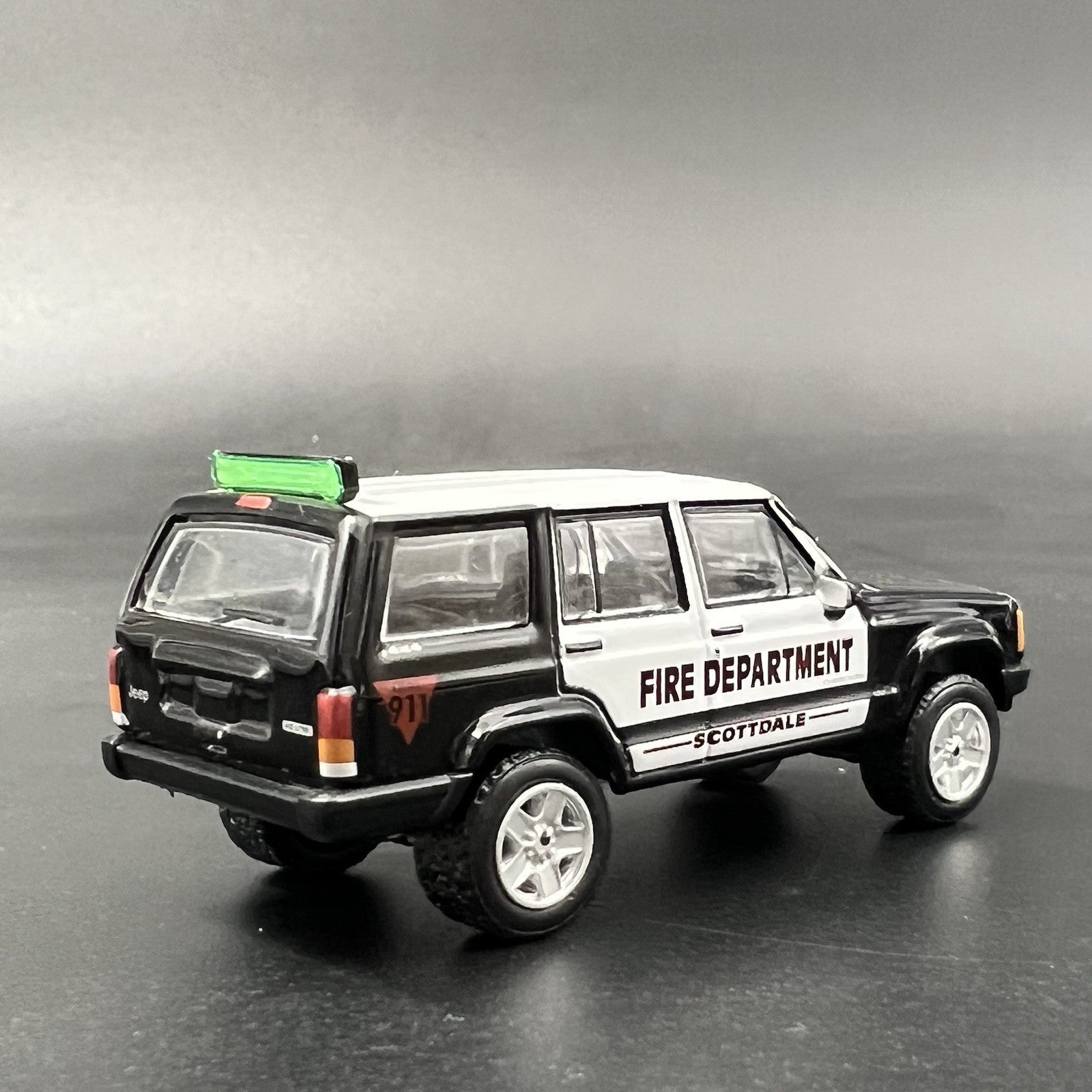2 Pack 1/64 Green Interior Traffic Arrow Board Deck Lightbar Police Fire EMS2