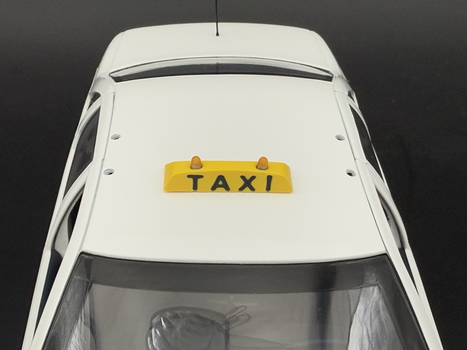 1/18 Scale Model Taxi Sign With Two Amber Lights And Lettering San Diego2