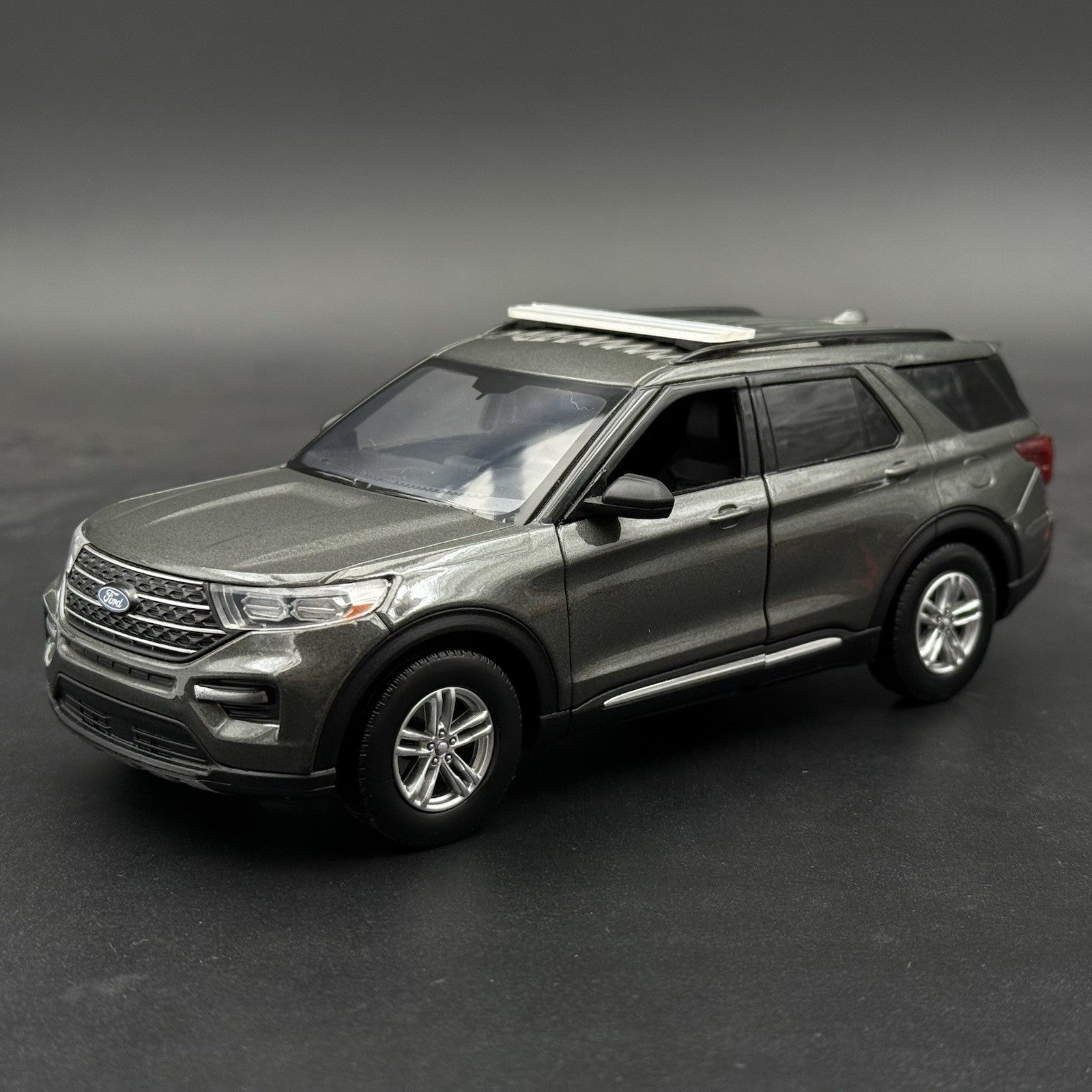 1/24 Scale Model Tahoe SUV Width Whelen Legacy Extra Low Profile Lightbar 2448XL15