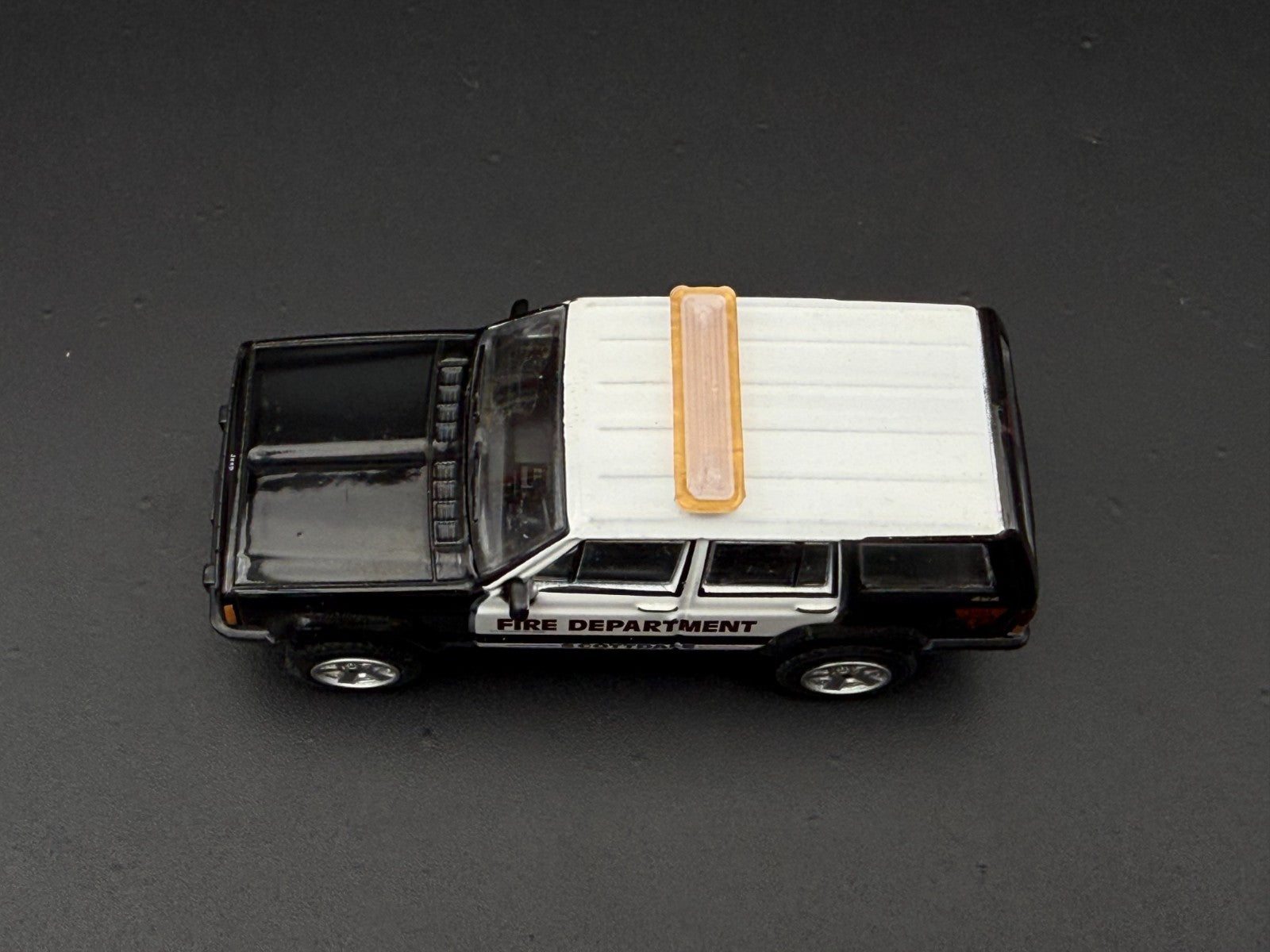 2-Pack 1/64 Scale Model Silver Top Amber LED Style Whelen Lightbar 6402AS4