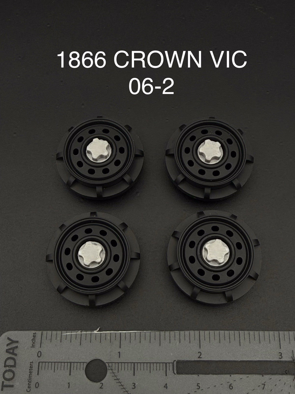 4 Pack 1/18 Scale Model 2006 Steel Wheel II Motormax Crown Victoria Police 18660
