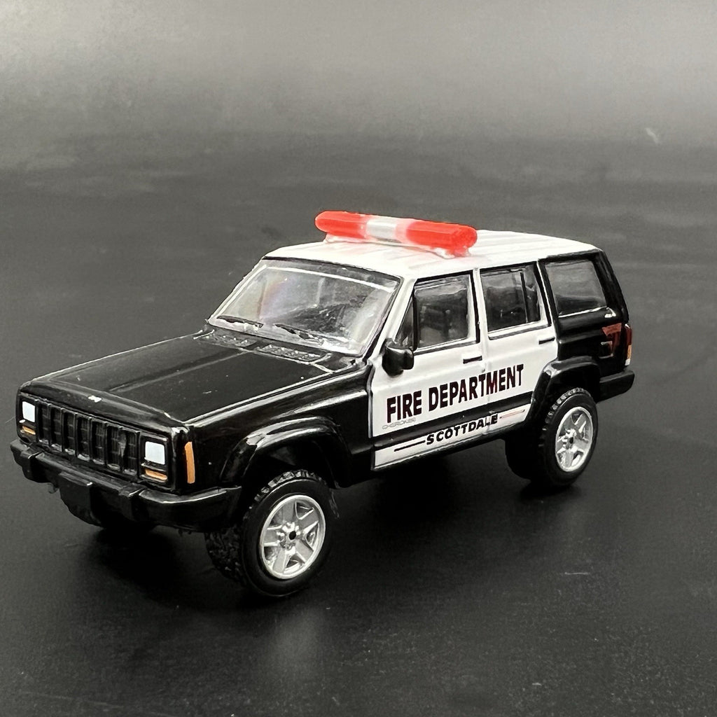 2 Pack 1/64 Red Chrome Cannonball Run Ambulance Aerodynic Lightbar Police Fire2