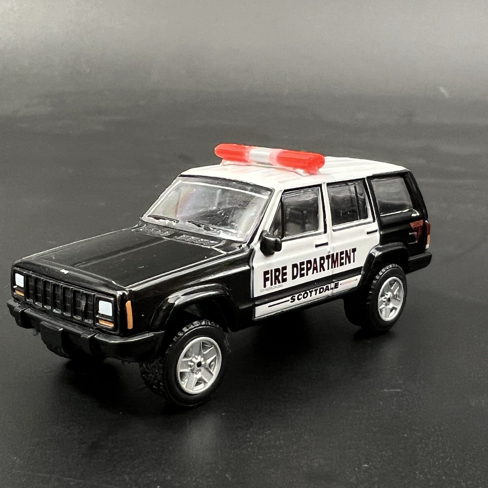 2 Pack 1/64 Red Chrome Cannonball Run Ambulance Aerodynic Lightbar Police Fire2