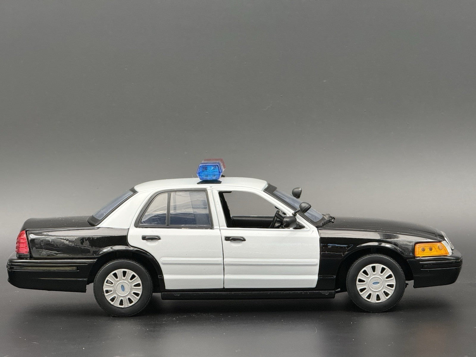 1/18 Scale Model Wheel For Motormax Crown Victoria 2006 Police Hubcap 18604