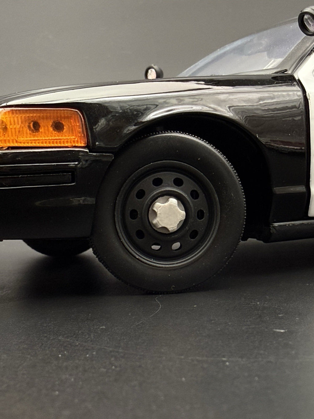 4 Pack 1/18 Scale Model 2006 Steel Wheel II Motormax Crown Victoria Police 18663