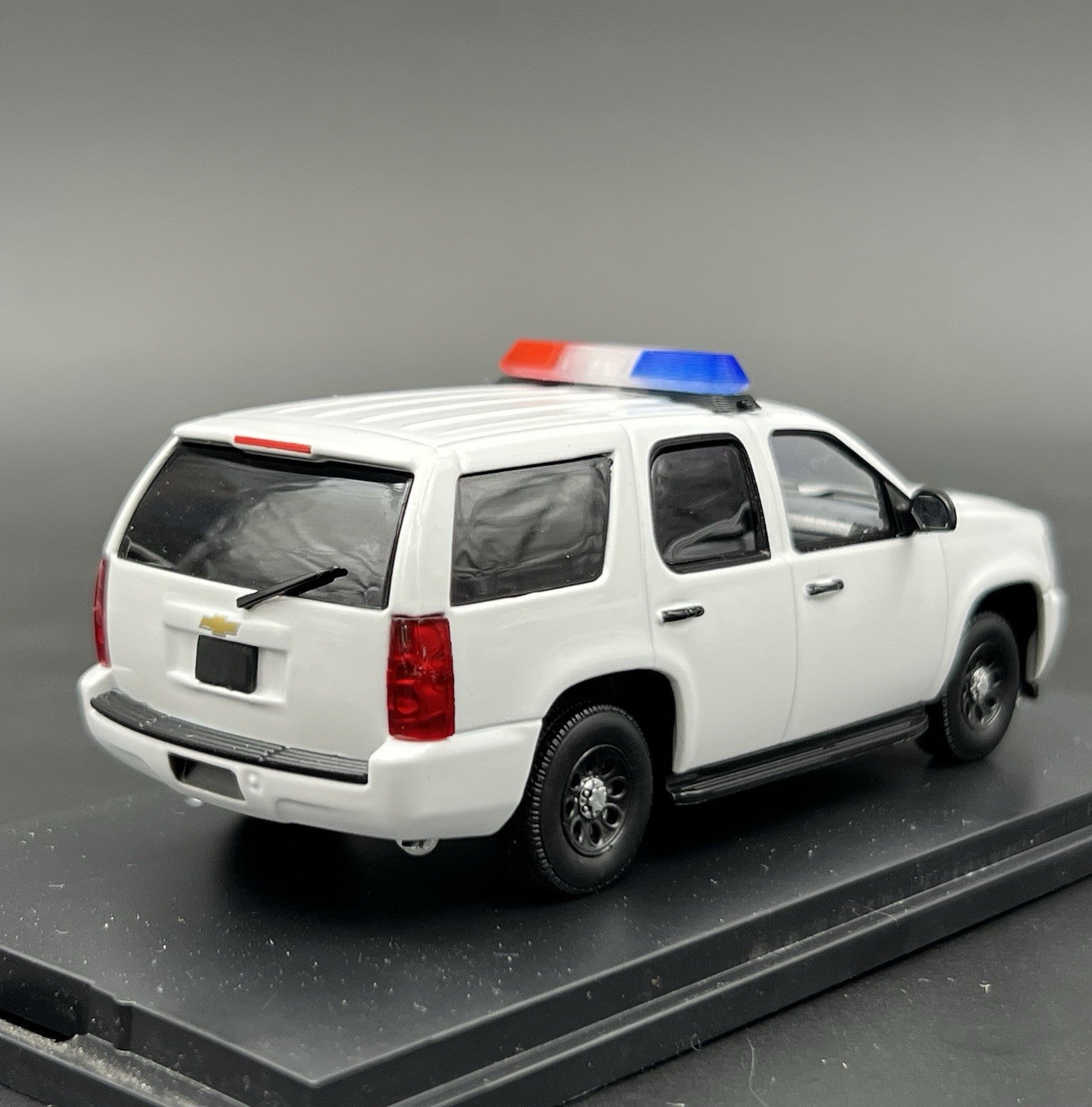 2 Pack 1/43 Blue Red SUV + Sedan Vista Lightbar Greenlight Police Sheriff Fire11