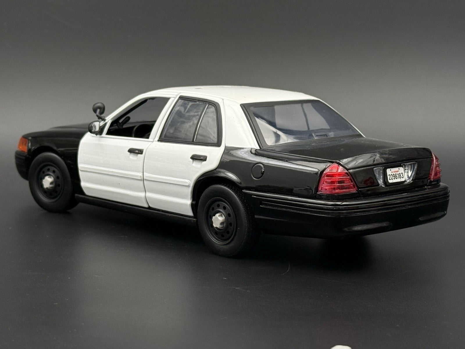 4 Pack 1/18 Scale Model 2006 Steel Wheel II Motormax Crown Victoria Police 18665