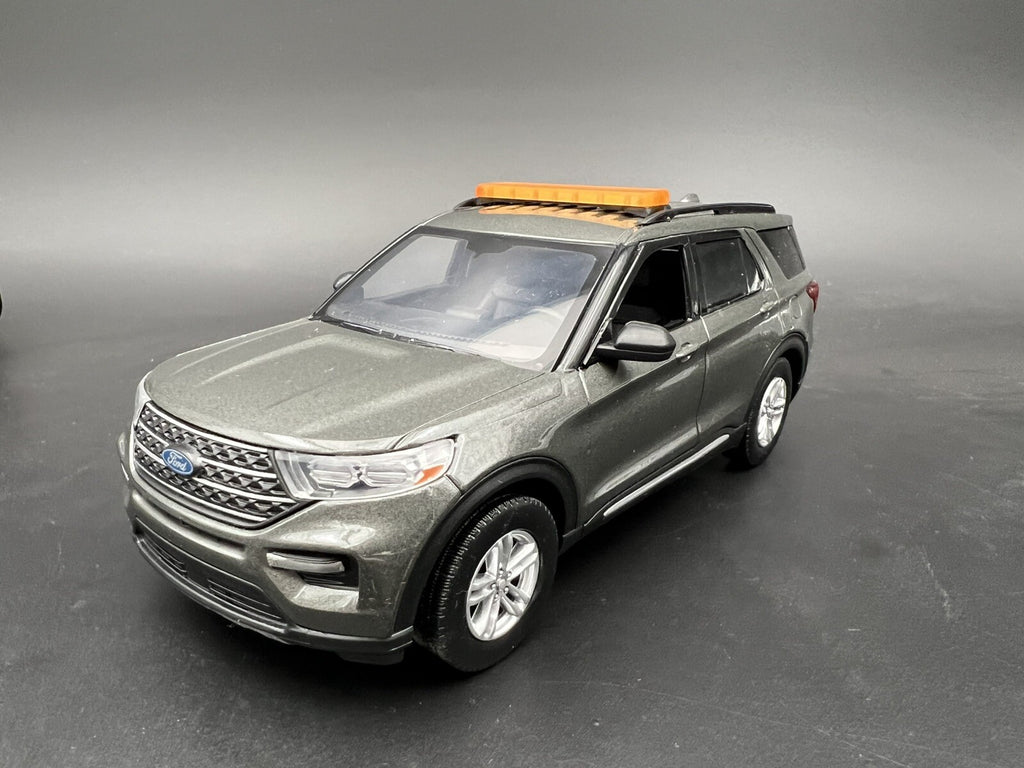 1/24 25 27 LED Ready Code 3 2700 Amber Lightbar Park Work Security Tow Truck4