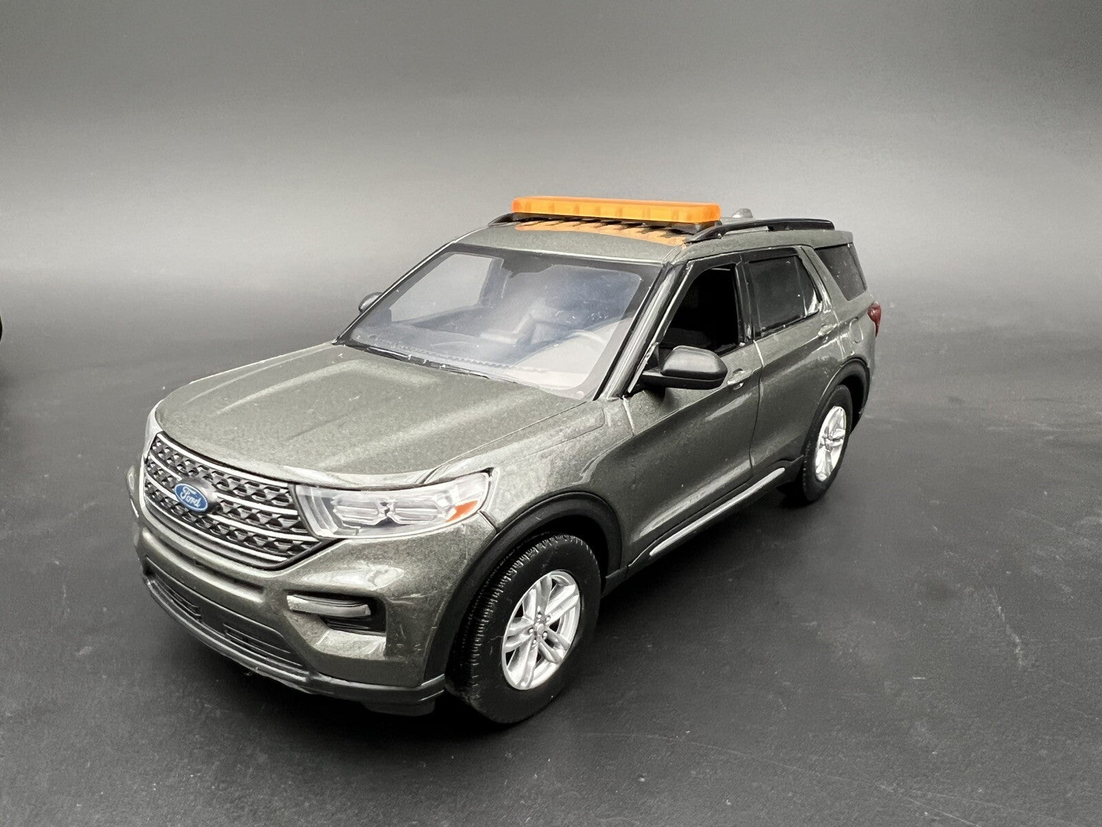 1/24 25 27 LED Ready Code 3 2700 Amber Lightbar Park Work Security Tow Truck4
