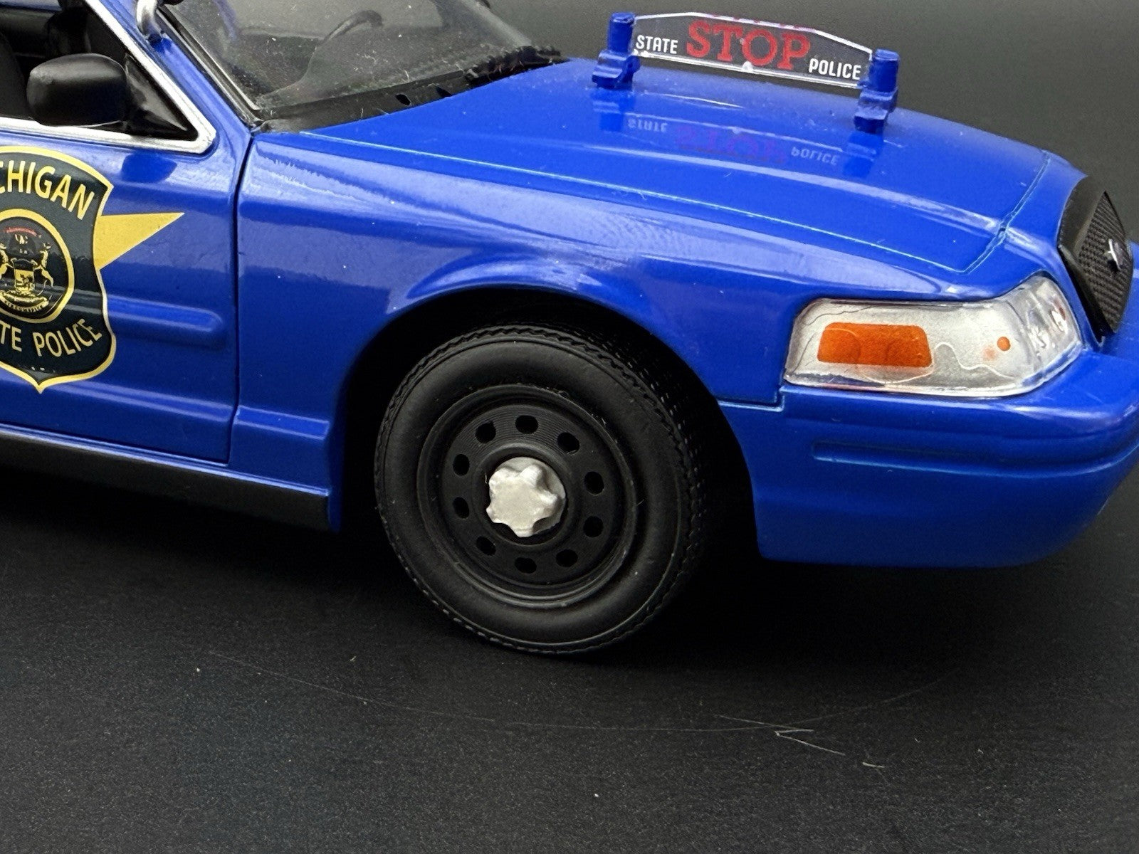 1/24 25 Scale 2006 Steel Wheel II Motormax Greenlight Crown Victoria Police 24762