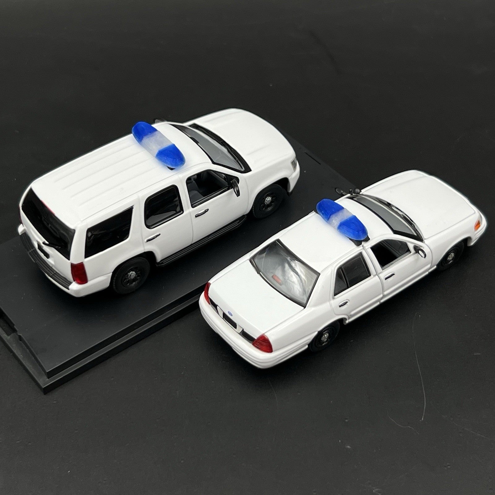 2 Pack 1/43 Blue SUV + Sedan Vista Lightbar Police Sheriff Fire European12