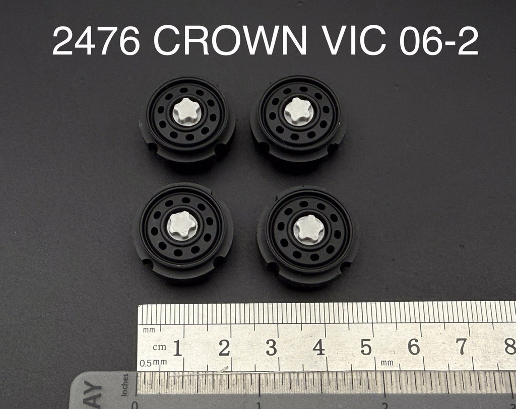 1/24 25 Scale 2006 Steel Wheel II Motormax Greenlight Crown Victoria Police 24760