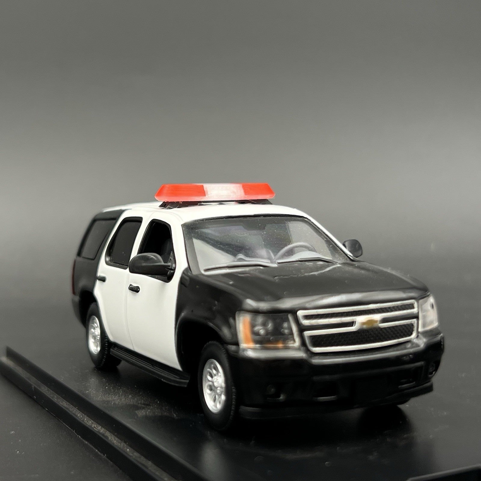 2 Pack 1/43 Red SUV + Sedan Vista Lightbar Greenlight Police Sheriff Fire10