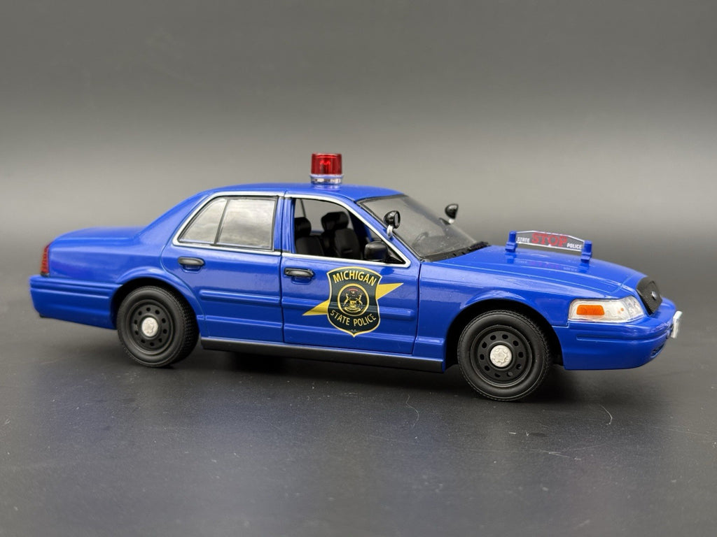 1/24 25 Scale 2006 Steel Wheel Motormax Greenlight Crown Victoria Police 24765