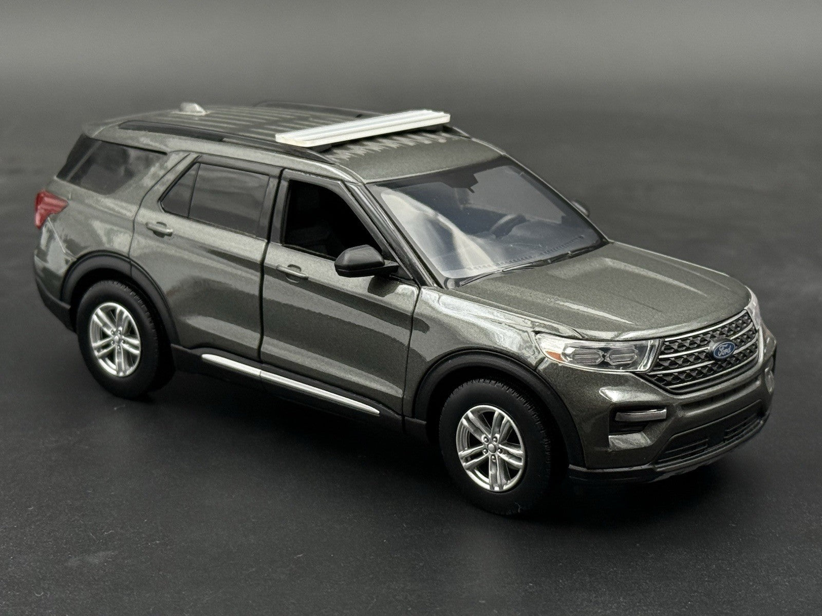 1/24 Scale Model Tahoe SUV Width Whelen Legacy Extra Low Profile Lightbar 2448XL12