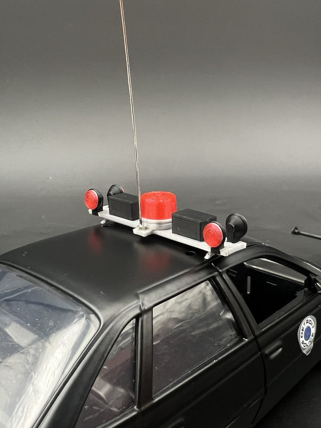 1/24 25 Scale Model Non Functional Red Vintage Round Light 243714