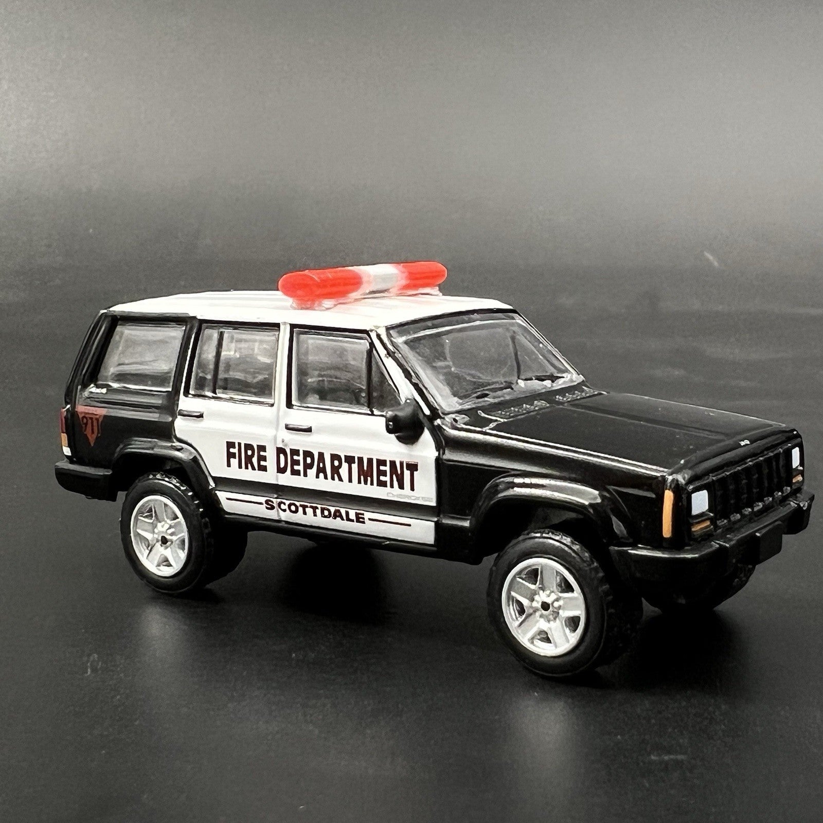 2 Pack 1/64 Red Chrome Cannonball Run Ambulance Aerodynic Lightbar Police Fire10