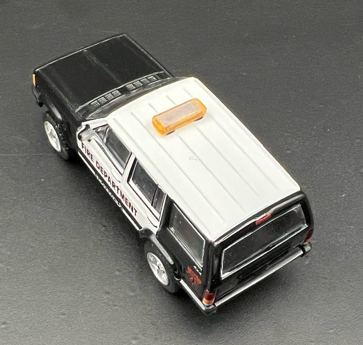 2 Pack 1/64 Mini Whelen Edge Amber Lightbar Gray Top Cover Work Truck Security10