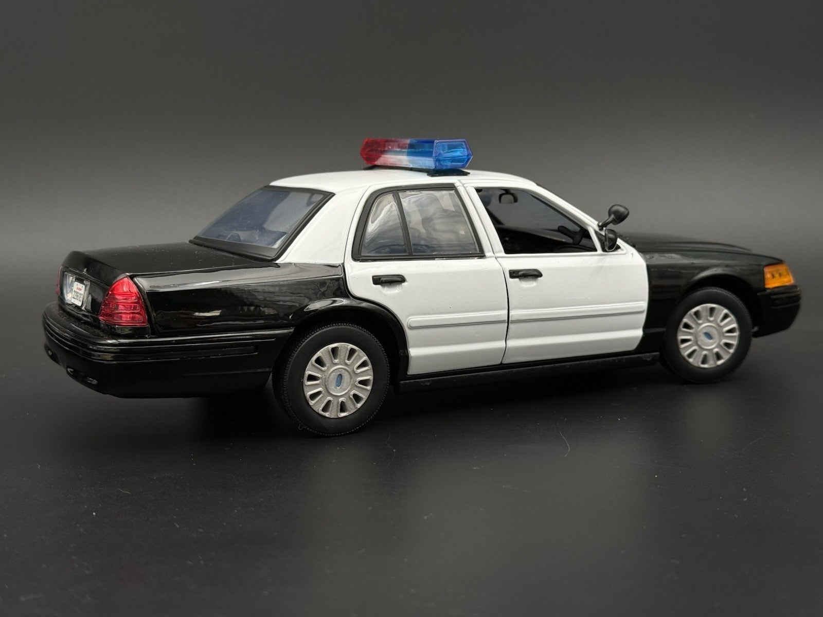1/18 Scale Model Wheel For Motormax Crown Victoria 2006 Police Hubcap 18607