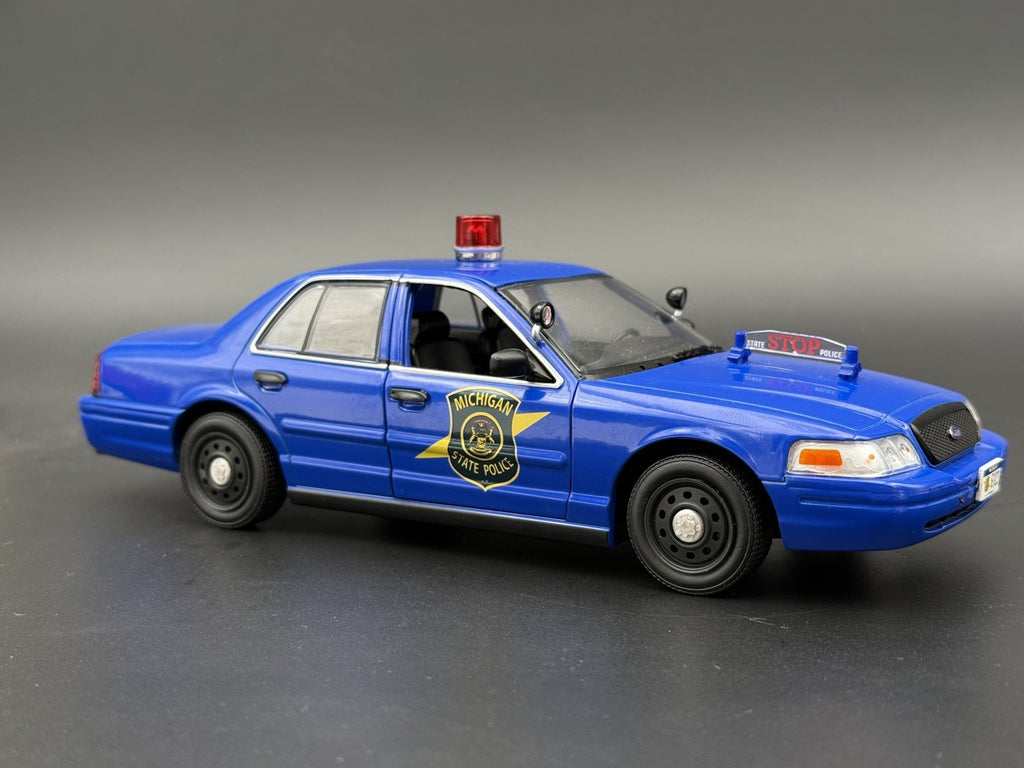 1/24 25 Scale 2006 Steel Wheel Motormax Greenlight Crown Victoria Police 24763