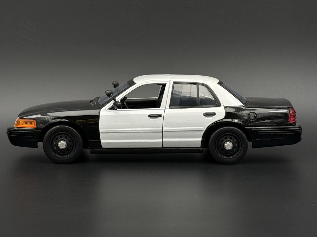 4 Pack 1/18 Scale Model 2006 Steel Wheel II Motormax Crown Victoria Police 18666