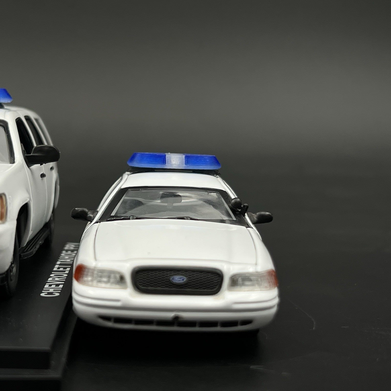 2 Pack 1/43 Blue SUV + Sedan Vista Lightbar Police Sheriff Fire European5