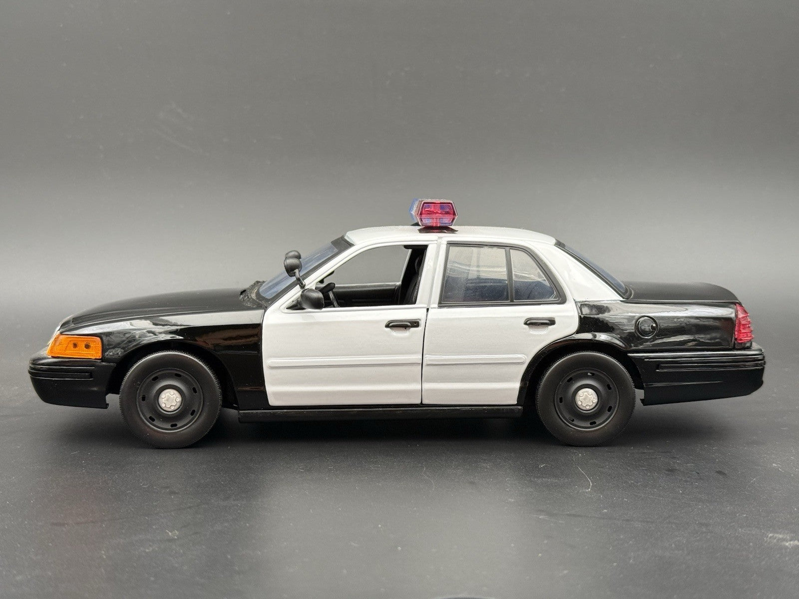 4 Pack 1/18 Scale Model 2003 Steel Wheel For Motormax Crown Victoria Police 18667