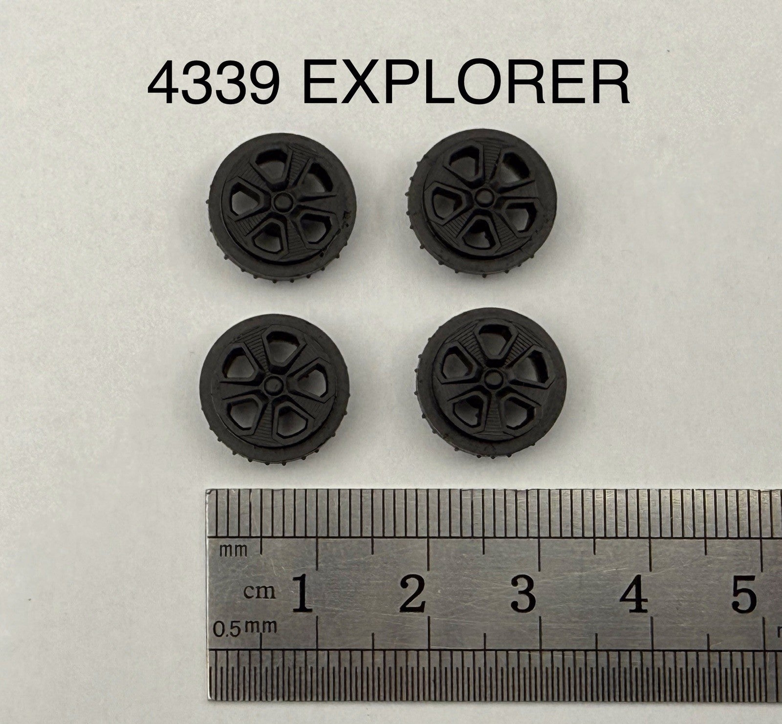 4Pack 1/43 O Scale Model Wheel Motormax Greenlight Ford Explorer Police SUV 43390