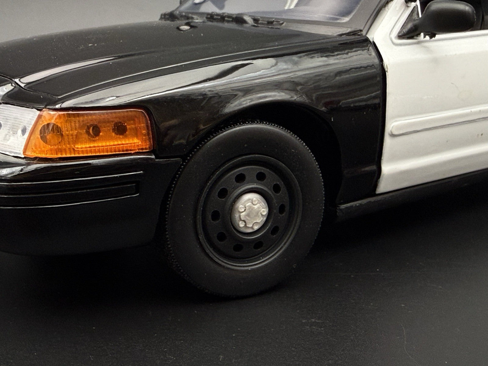 4 Pack 1/18 Scale Model 2006 Steel Wheel For Motormax Crown Victoria Police 18663