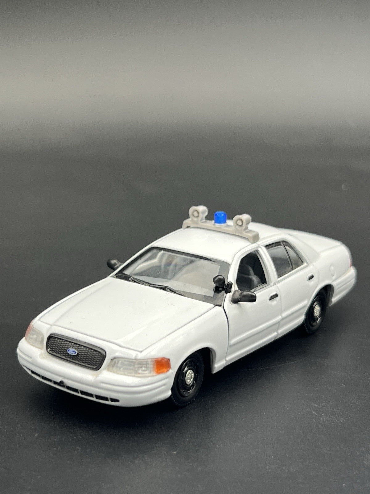 1/43 Vintage Blue Beacon With Dual Siren Speakers Lightbar Police2