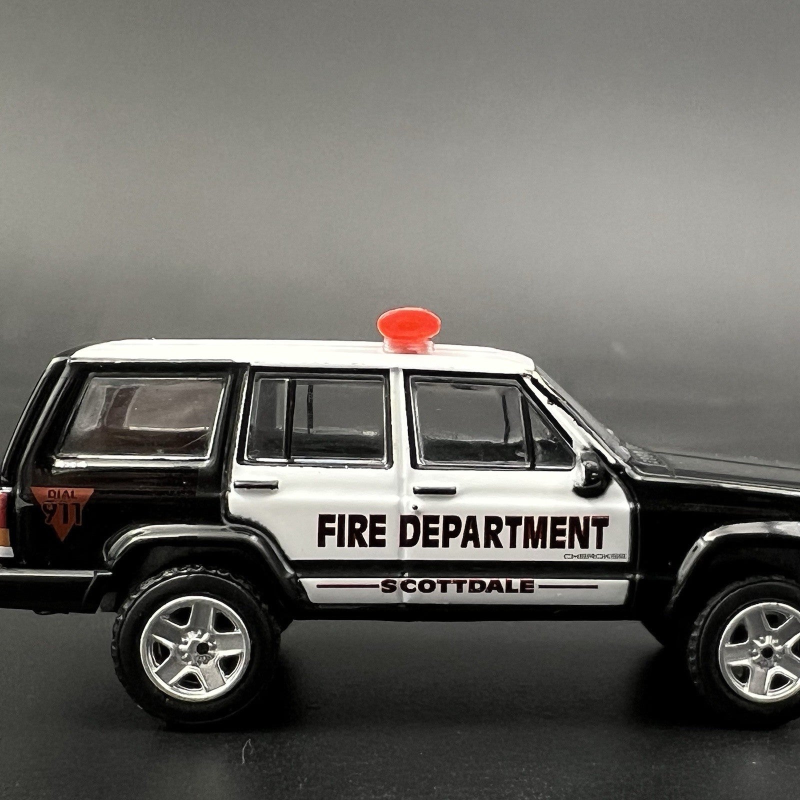 4 Pack 1/87 Red Chrome Cannonball Run Ambulance Aerodynic Lightbar Police Fire7