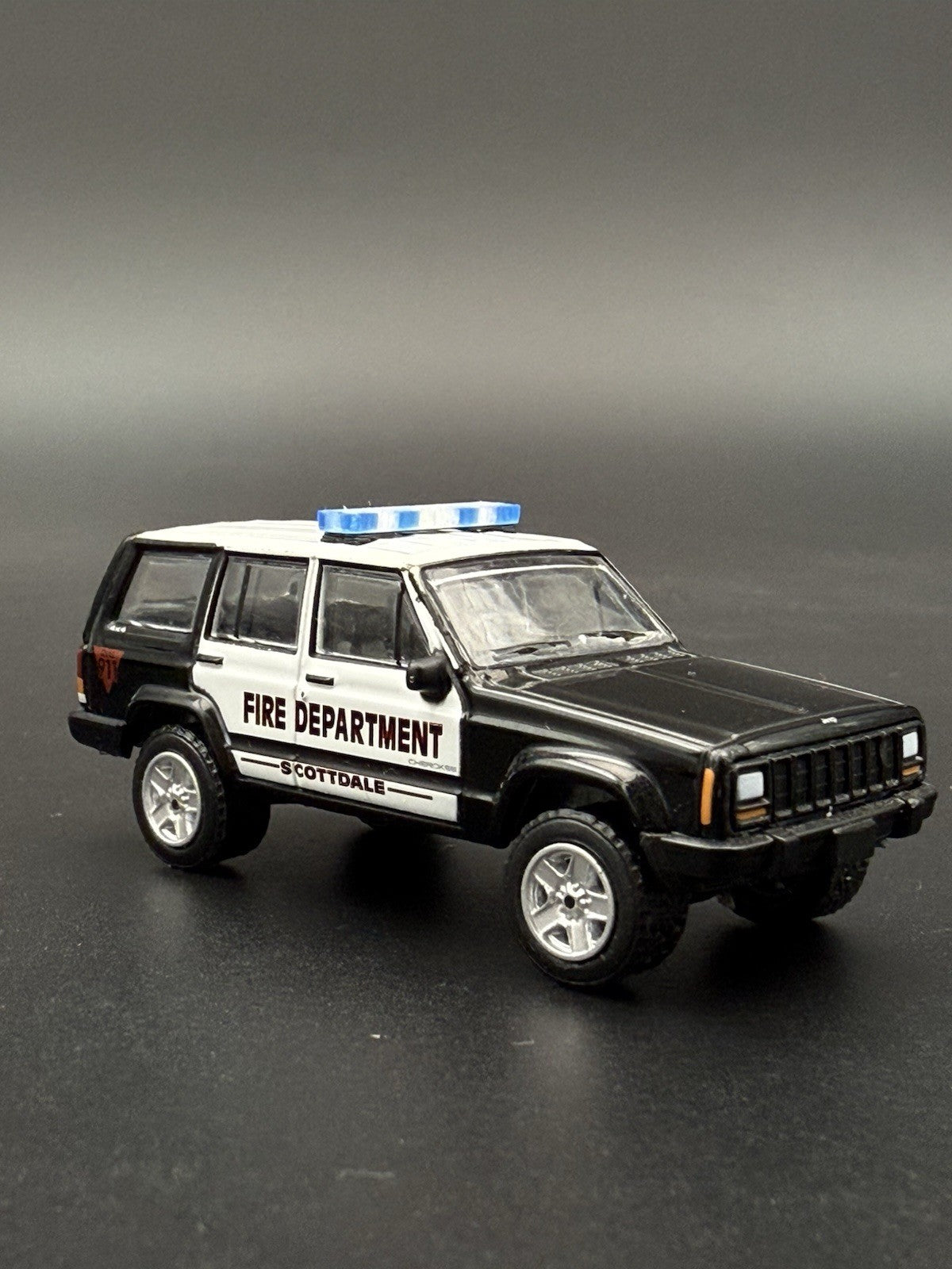 2 Pack 1/64 Whelen Edge Lightbar Blue Maui Hawaii Honolulu Police 64097
