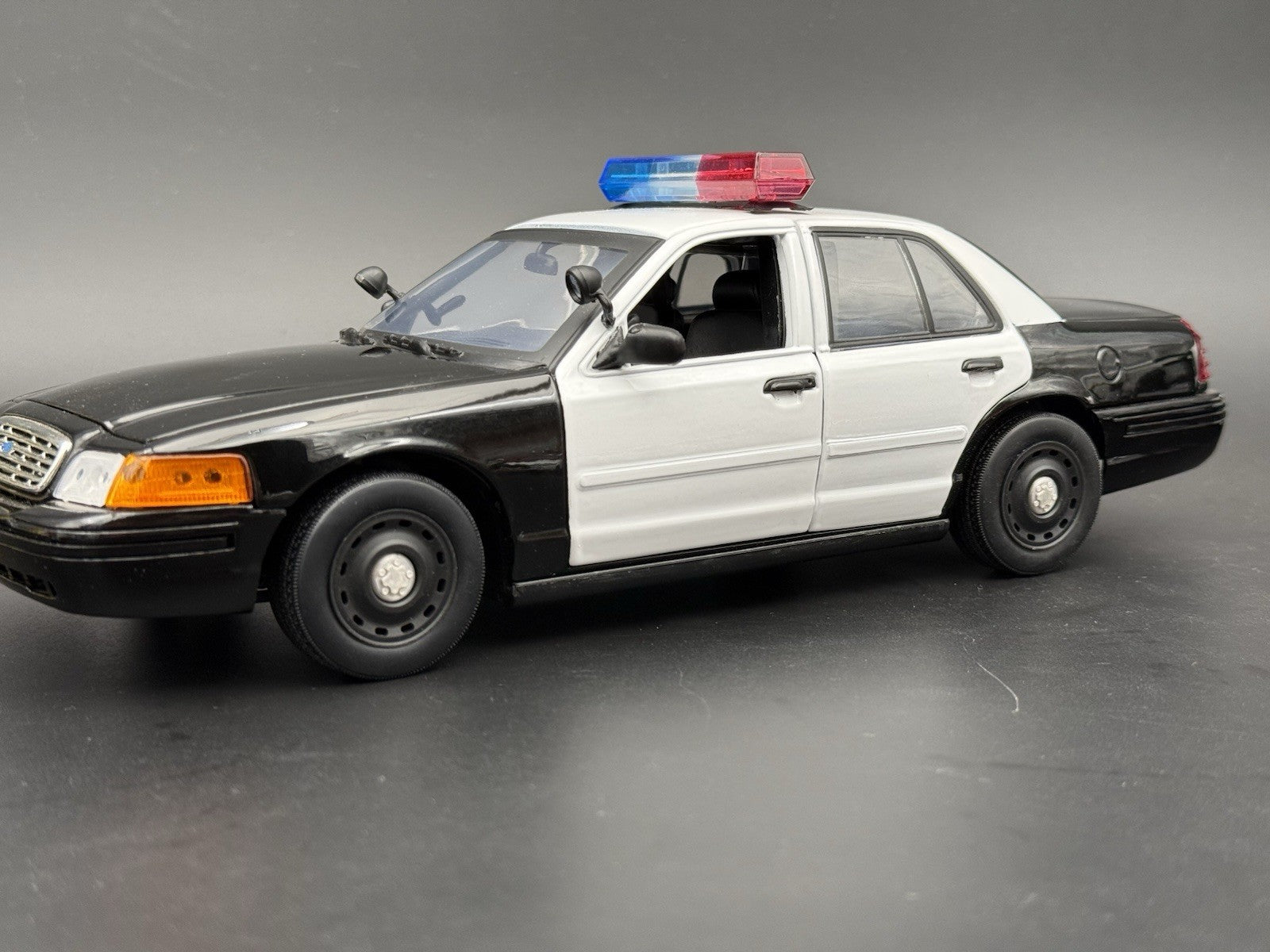 4 Pack 1/18 Scale Model 2005 Steel Wheel For Motormax Crown Victoria Police 186610