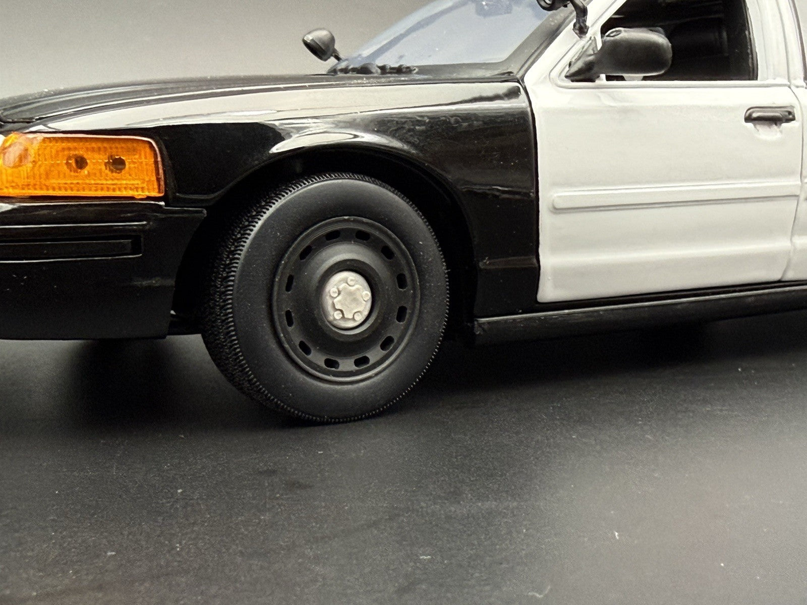 4 Pack 1/18 Scale Model 2005 Steel Wheel For Motormax Crown Victoria Police 18664