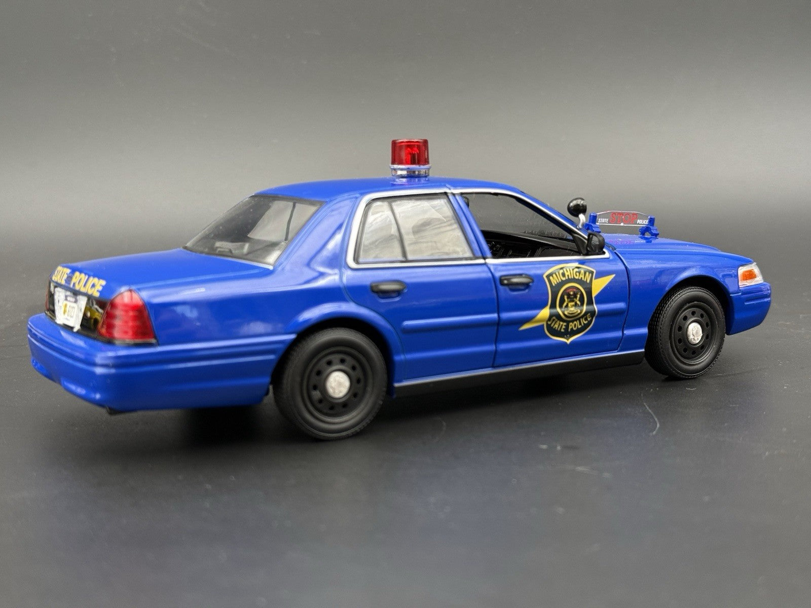 1/24 25 Scale 2006 Steel Wheel Motormax Greenlight Crown Victoria Police 24764