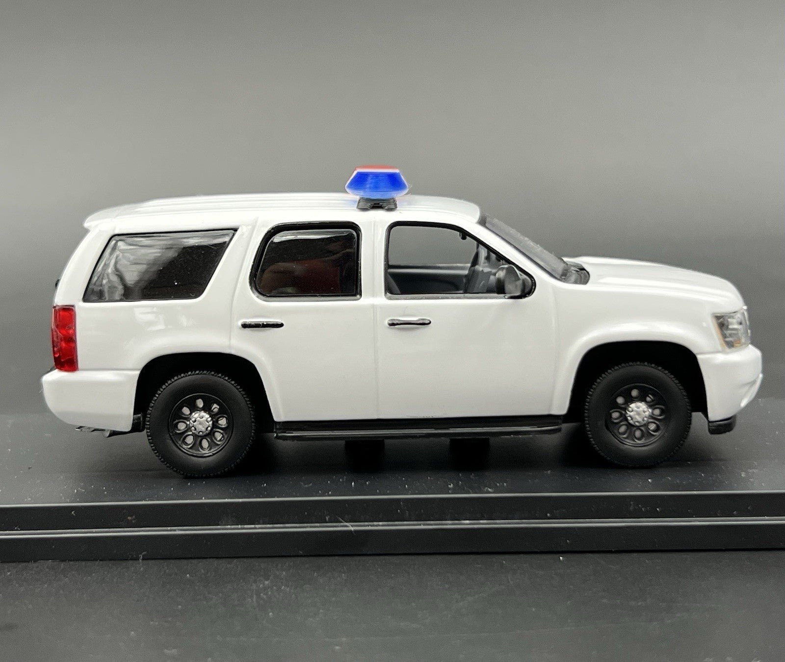 2 Pack 1/43 Blue Red SUV + Sedan Vista Lightbar Greenlight Police Sheriff Fire9