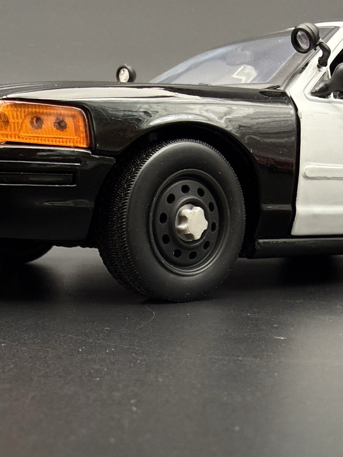 4 Pack 1/18 Scale Model 2006 Steel Wheel II Motormax Crown Victoria Police 18664