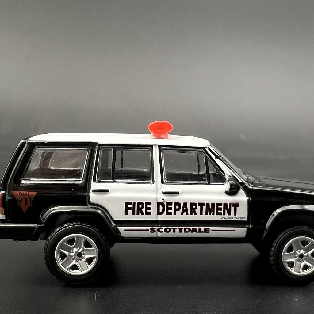 2 Pack 1/64 Red Chrome Cannonball Run Ambulance Aerodynic Lightbar Police Fire7